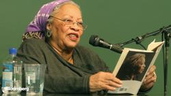 Toni Morrison, First Black Woman Writer to Win Nobel, Dies News Clip