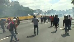 CLEAN : Venezuela: Clashes at anti-Maduro protest in Caracas News Clip