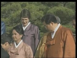 APEC leaders in traditional robes, closing statement News Clip