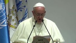 Papa: "paradoja" que haya mÃƒÂ¡s acceso a armas que a alimentos News Clip