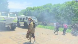 Students, police clash at SAfrican university News Clip