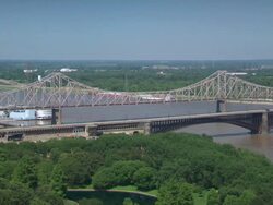 WS Traffic moving on Martin Luther Bridge & Eads Bridge / St Louis, Missouri, United States Stock Footage