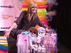 Heidi Klum at the Babies "R" Us Throws A #TrulyScrumptious Operation Shower Event Hosted By Heidi Klum Stock Footage