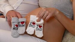 twin pregnancy Stock Footage