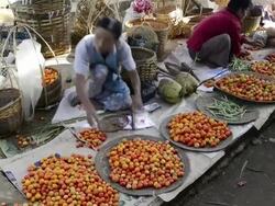 MS View of Woman selling fruits and vegetables at Local Market / Nyaungshwe, Shan State, Myanmar Stock Footage