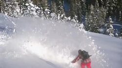 Snowboarder doing powder turn Stock Footage