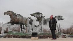 CLEAN : Low temperatures turn monuments to ice in Mexico News Clip