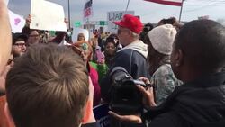 Pro and anti-Trump demonstrators scuffle in Missouri Instructional Video