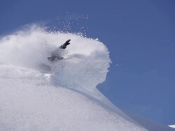 Snowboarding powder turn Stock Footage