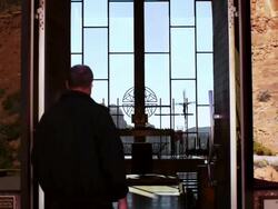 MS Mirror reflection of red rock mountains with Chapel of Holy Crossing main entrance as tourist / Sedona, Arizona, USA Stock Footage