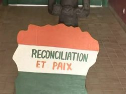 CLEAN: Traditional artists tough it on the Ivory Coast News Clip