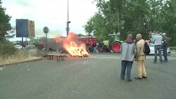 VOICED : Ganaderos franceses agudizan su protesta News Clip