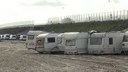 VOICED : Excavadoras destruyen restos del campo de migrantes de Calais News Clip