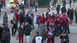 CLEAN : Tennis spectators arrive for Serbia Czech News Clip