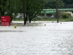 May 9, 2011 Mississippi River Flooding at an intersection in northwest Memphis, Tennessee, USA Stock Footage
