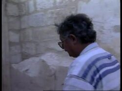 EGYPT: TOMB OF NOBLEMAN DISCOVERED (V)                                                              (V) Egypt: Excavation News Clip