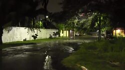 VOICED : Huracan Earl llega a Belice con poderosos vientos News Clip