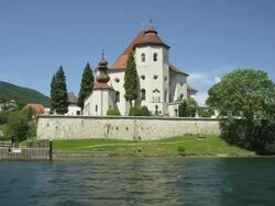 MS TS Traunkirchen on lake Traunsee with parish church housing famous Fischerkanzel (Fisherman's Pulpit) Stock Footage