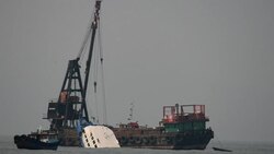 CLEAN: Salvage work continues at Hong Kong sunken boat News Clip