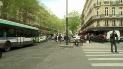 VOICED: Un auto en el metro de Paris News Clip
