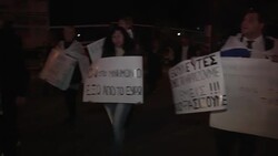 Bank employees demonstrate, shopkeeper concerned for future, analyst News Clip