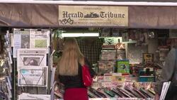 CLEAN: Italian gossip mag publishes topless Kate special edition News Clip