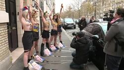CLEAN : Femen activists in Paris urinate on photo News Clip