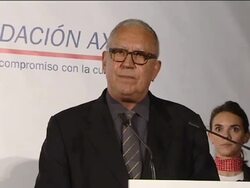 Ian Gibson receives Fernando Lara award Stock Footage