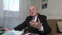 CLEAN : What if I cut his throat? asks Hoesss Auschwitz barber News Clip