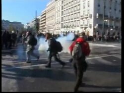 Violence at fresh demos over police shooting of teenager News Clip