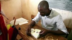 VOICED : Bajo agua Mali vota presidente News Clip