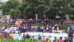 CLEAN : Venezuelan protesters armed with poopootov against Maduro News Clip