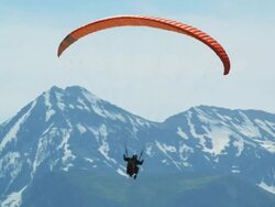 WS PAN POV Person paragliding over mountain / Lehi, Utah, USA. Stock Footage