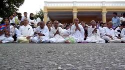 CLEAN : Cambodian ex-king returns home to sea News Clip