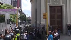 CLEAN : Venezuela lawmakers protected from protesters by guards News Clip