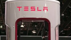 CLEAN : Teslas Elon Musk warns of fracking dangers News Clip