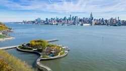 Manhattan, view of the Empire State Building and Midtown Manhattan across the Hudson River, New York, United States of America - Time lapse Stock Footage