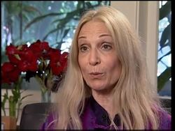 Twin expert explains what effect Twins will have on Jolie and her family News Clip