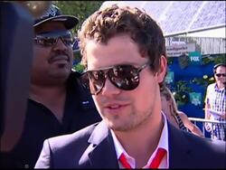 Stars hit the red carpet at this year's Teen Choice Awards News Clip