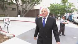 Randy Jackson and Michael Jackson's criminal attorney arrive at court News Clip