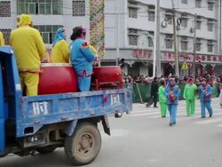 MS PAN Villagers performing gongs and drums in traditional festive folk celebration or carnival during chinese spring festival AUDIO / xi'an, shaanxi, china Stock Footage