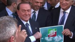 VOICED : Berlusconi y una nueva crisis News Clip