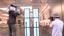 Crowds queue at Apple store to buy latest version of the iPhone Instructional Video