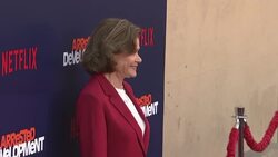 The cast of 'Arrested Development' joke about wearing shorts in the shower News Clip