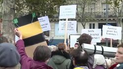 CLEAN : Metoo: Protest in Paris against sexual harassment News Clip