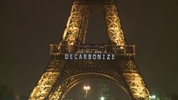 CLEAN : COP21 Eiffel Tower carries environmental message News Clip
