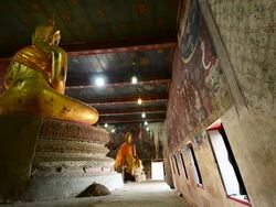 Buddha statue and Mural in 18th century Stock Footage