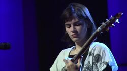 Kaki King: Playing "Pink Noise" on guitar Instructional Video