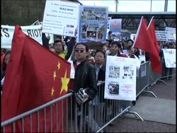 Tibetan spiritual ldr receives honorary degree, pro-China protest News Clip