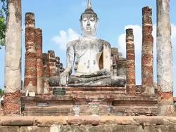 Crane shot: Big buddha in Sukhothai historical park Thailand Stock Footage